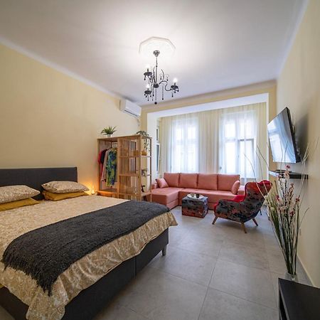 Sunlit Artist Studio Apartment Beograd Bagian luar foto