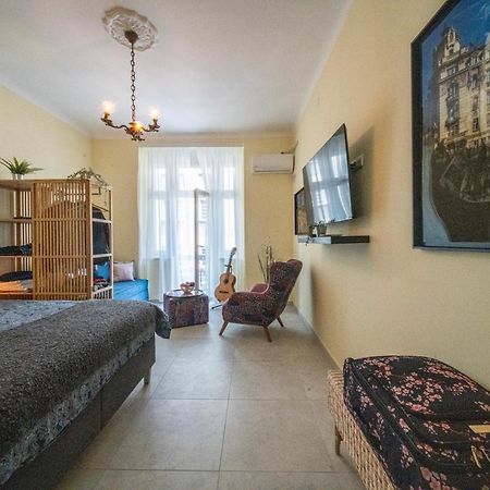 Sunlit Artist Studio Apartment Beograd Bagian luar foto