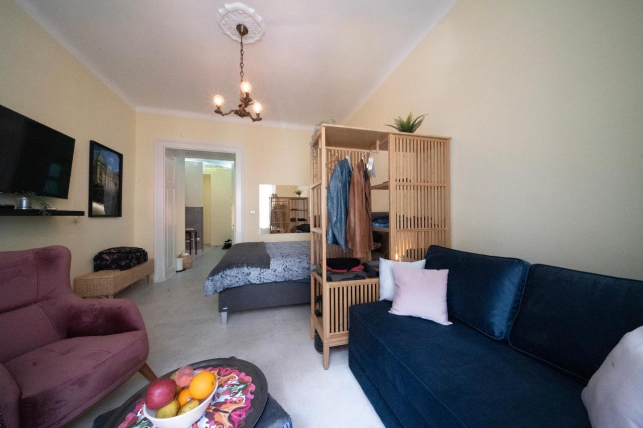 Sunlit Artist Studio Apartment Beograd Bagian luar foto
