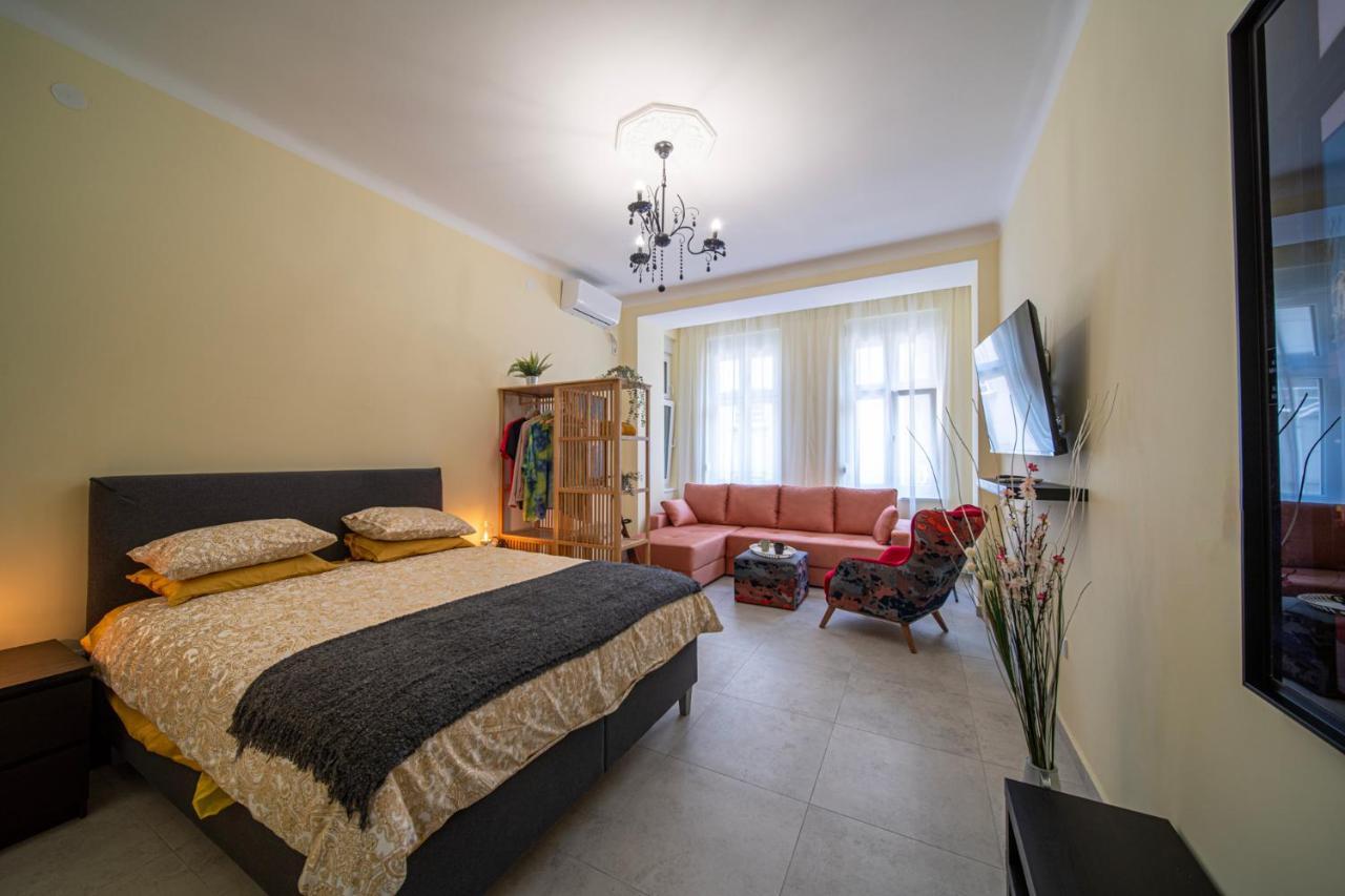 Sunlit Artist Studio Apartment Beograd Bagian luar foto