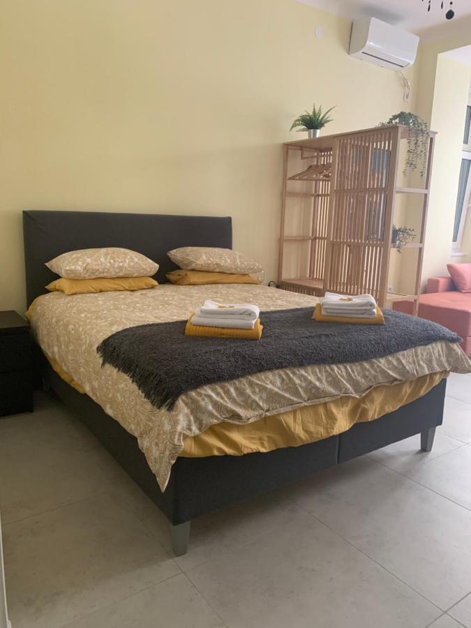 Sunlit Artist Studio Apartment Beograd Bagian luar foto